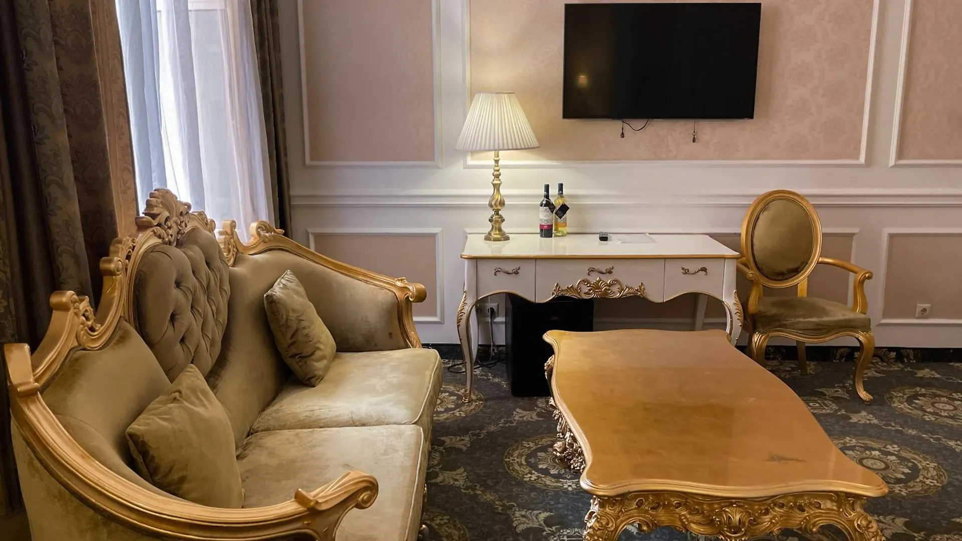 Royal Grand Hotel Kiew 3*,  Ukraine